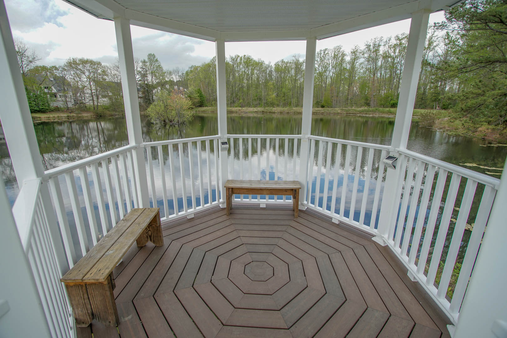 A peaceful view to the lake at VRI's Historic Powhatan in Williamsburg, Virginia.